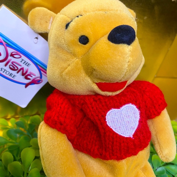 DISNEY STORE NWT 90s WINNIE THE POOH w/RED KNIT HEART SWEATER BEAN BAG PLUSH 8” - Picture 6 of 12